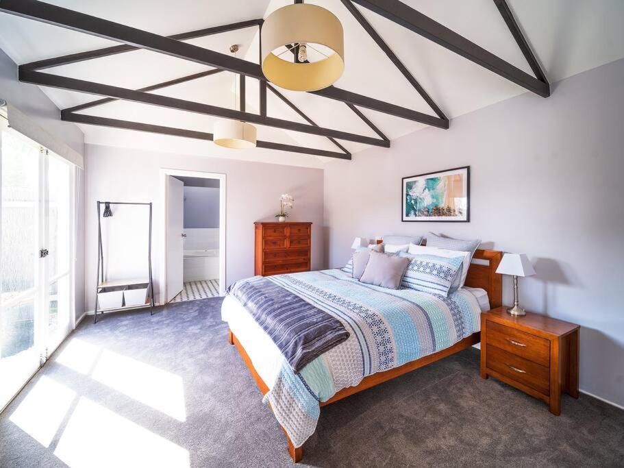 3-bedroom home 4km to Grand Prix track photo 3