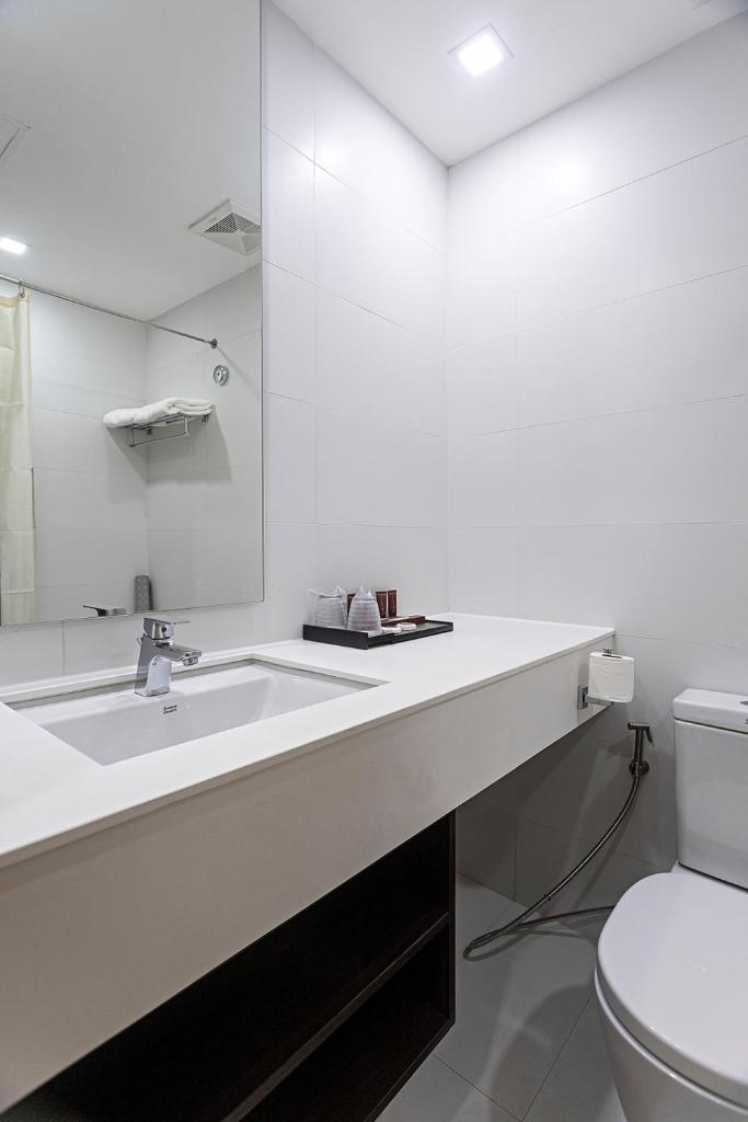 Sarrosa International Hotel and Residential Suites photo 4