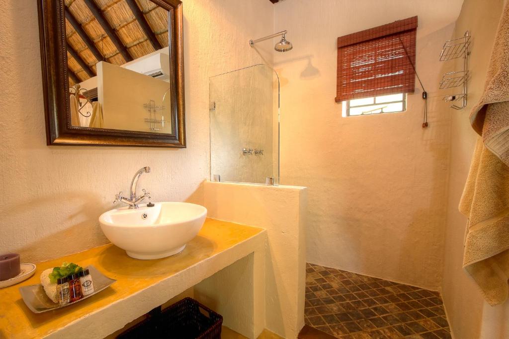 Mvuradona Safari Lodge photo 2