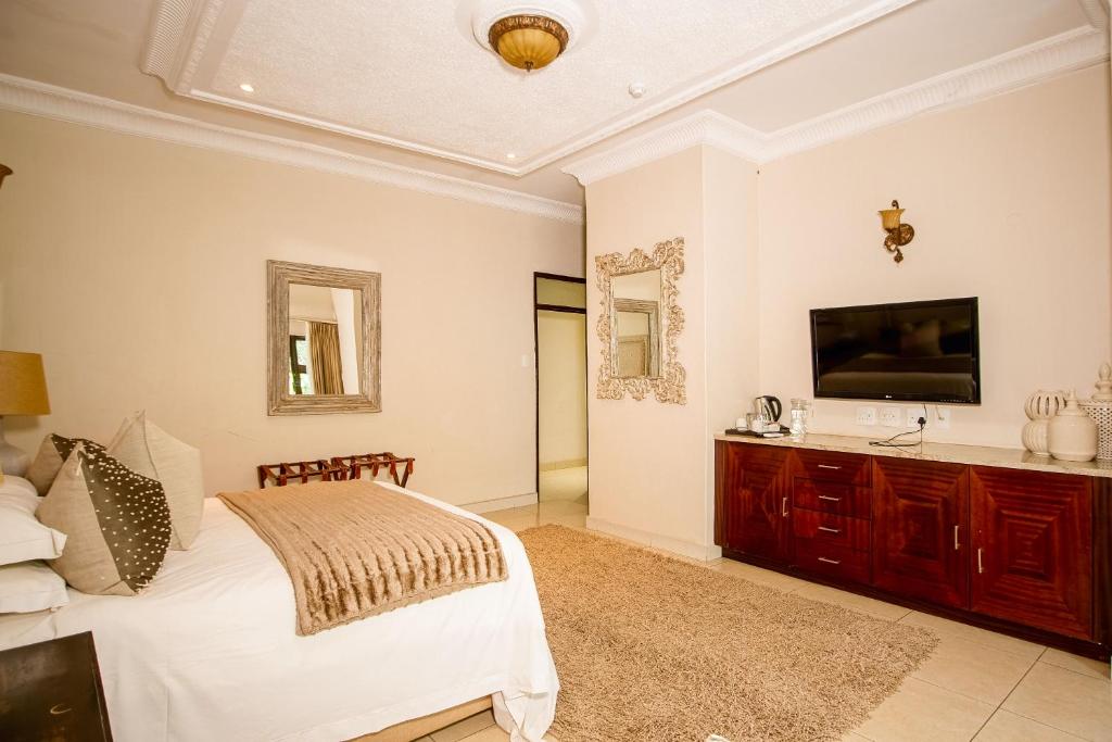 The Victoria Falls Deluxe Suites photo 2