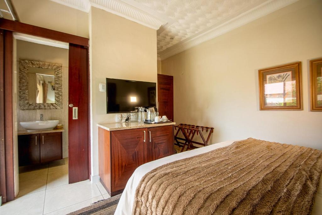 The Victoria Falls Deluxe Suites photo 3