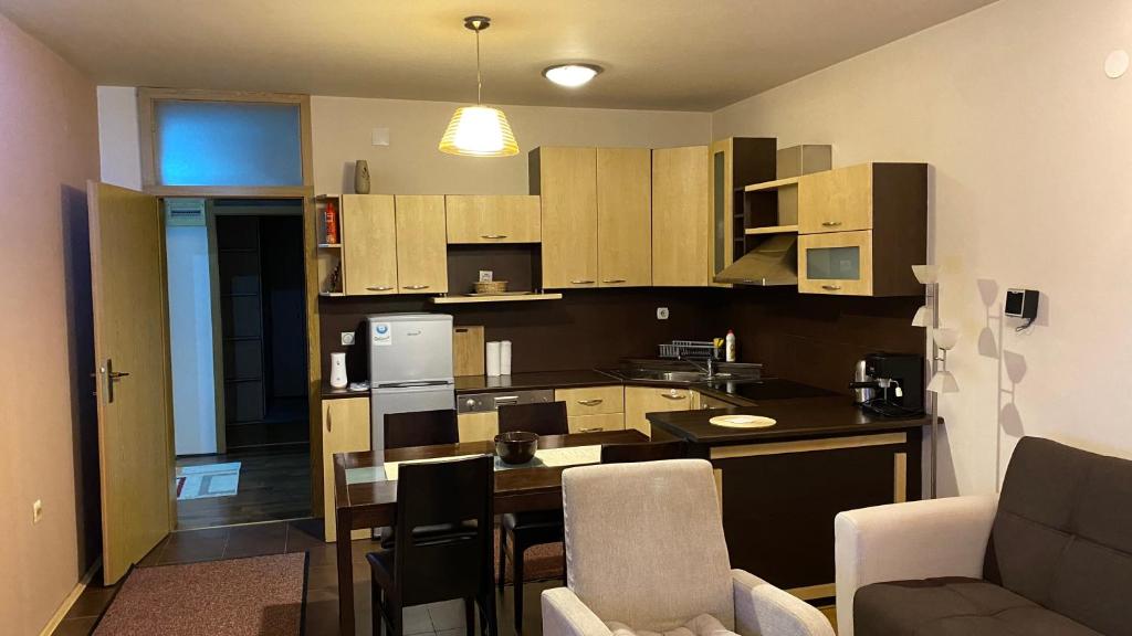 Redon's City Center Apartment photo 4