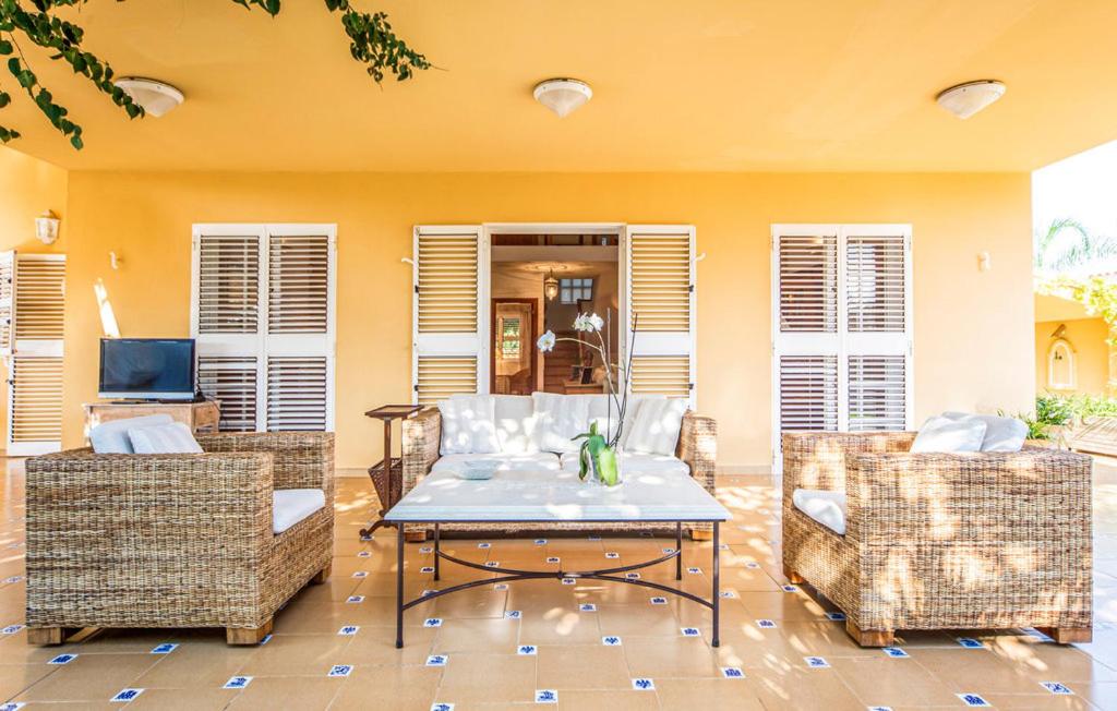 Agradable Villa junto al mar con piscina photo 1