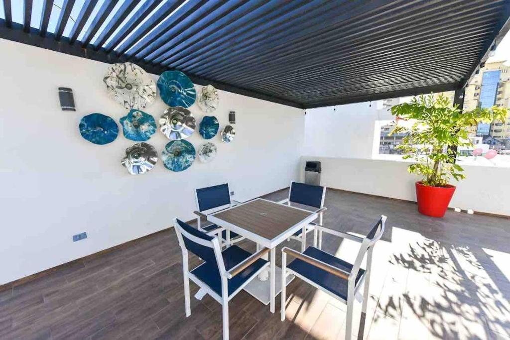 Newer Ground Floor Apartment Near The Beach, Shops photo 2