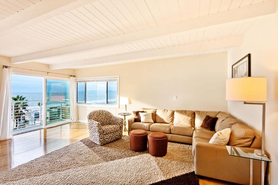 Beautiful Views - Sand Section of Manhattan Beach 2 Bed/2 Bath photo 4