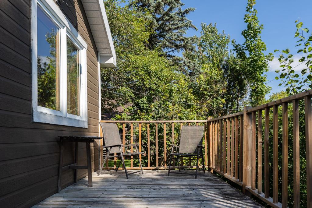 Chalet Le Cozy hot tub Lakeview beach access full of near by activities Newly renovated photo 3