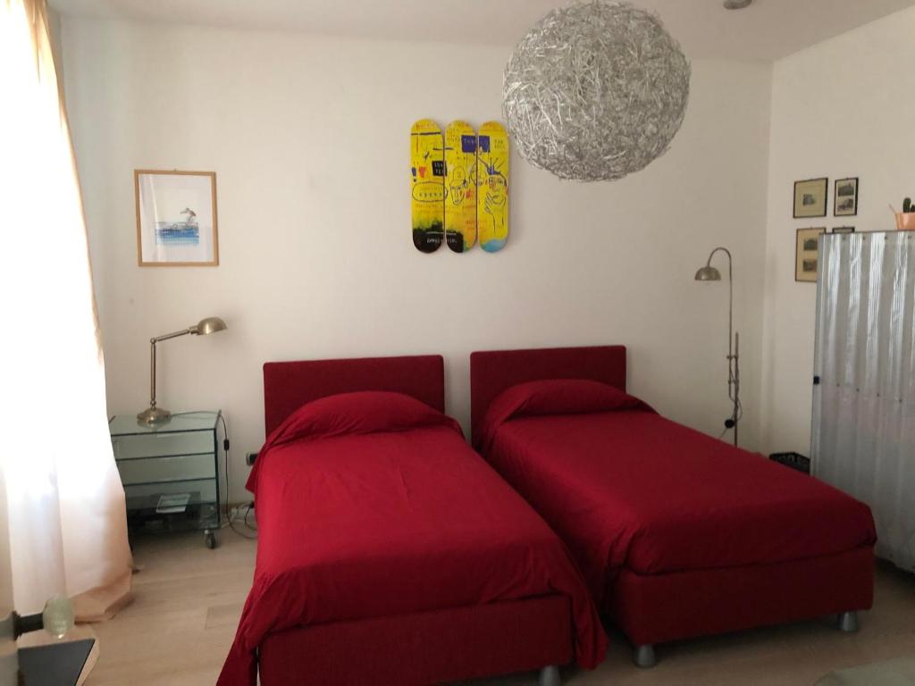 Ghetto Apartment for 4 photo 3