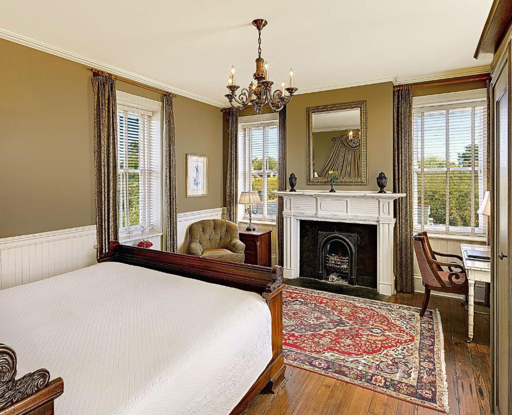 Wentworth Mansion photo 2