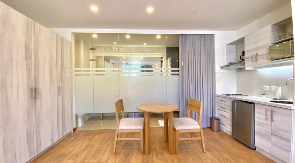 Beautiful 1BR Suite 105 photo 2