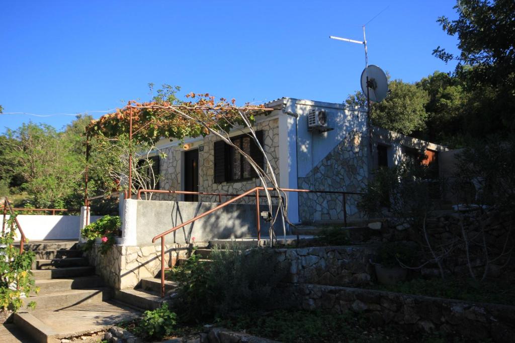 Seaside holiday house Cove Rogacic, Vis - 8889 photo 1