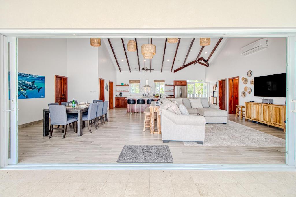 Tres Palmas Beach House photo 4