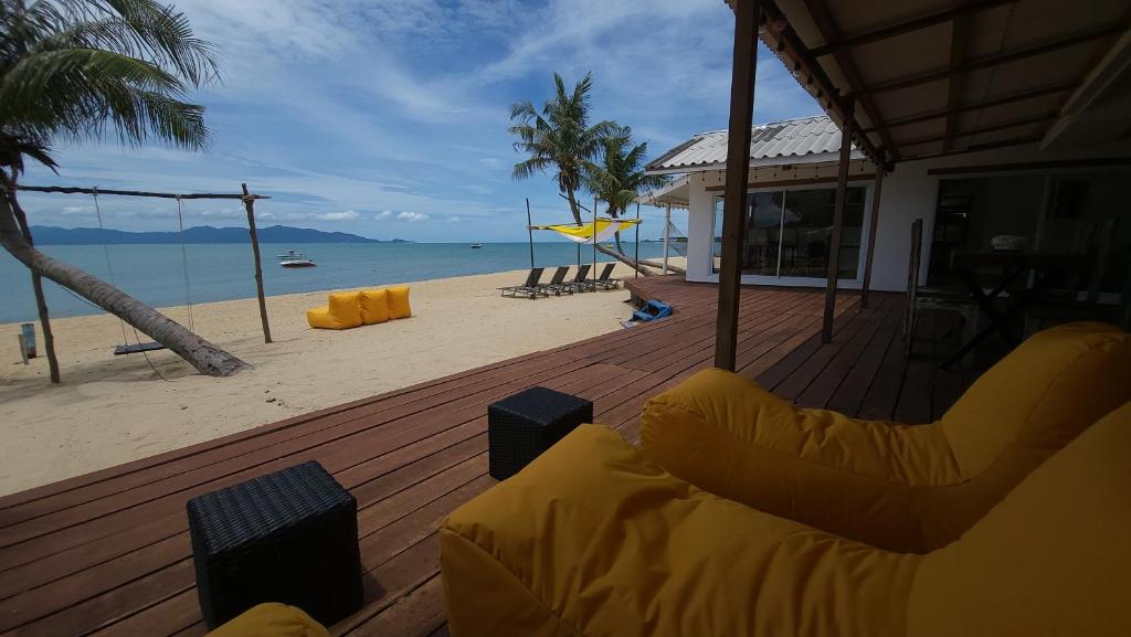 Private beach front villa photo 2