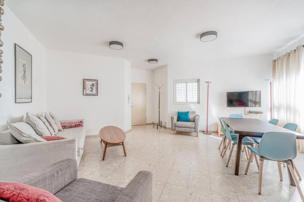 2BR - 12 04 Frishman St Tel aviv photo 2