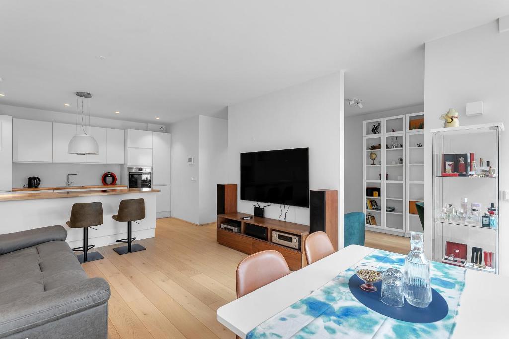 Cozy and Modern Apartment - Best Location in Reykjavík photo 1