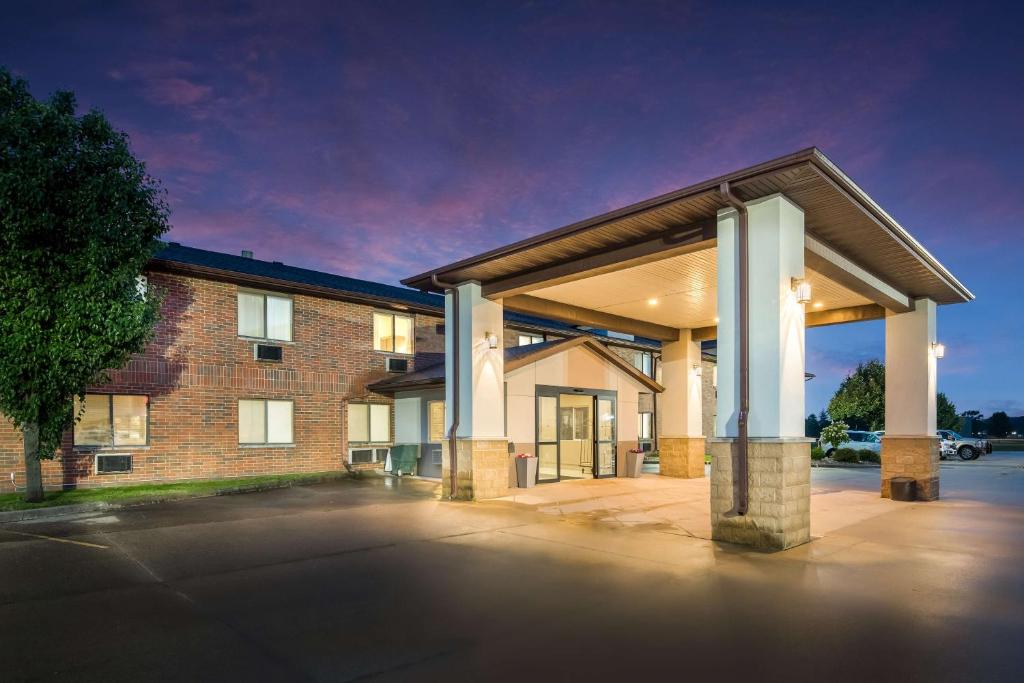 Best Western Mt. Pleasant Inn image