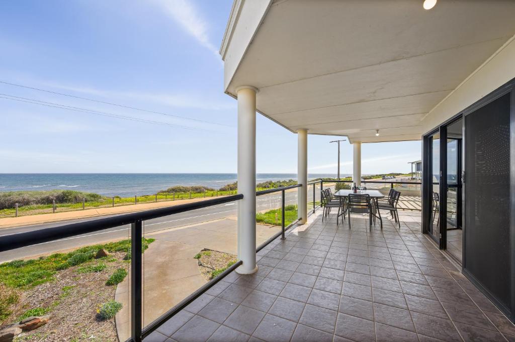 Mareblue Villa - Aldinga Beach - C21 SouthCoast Holidays photo 1