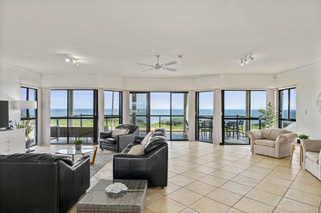 Mareblue Villa - Aldinga Beach - C21 SouthCoast Holidays photo 2
