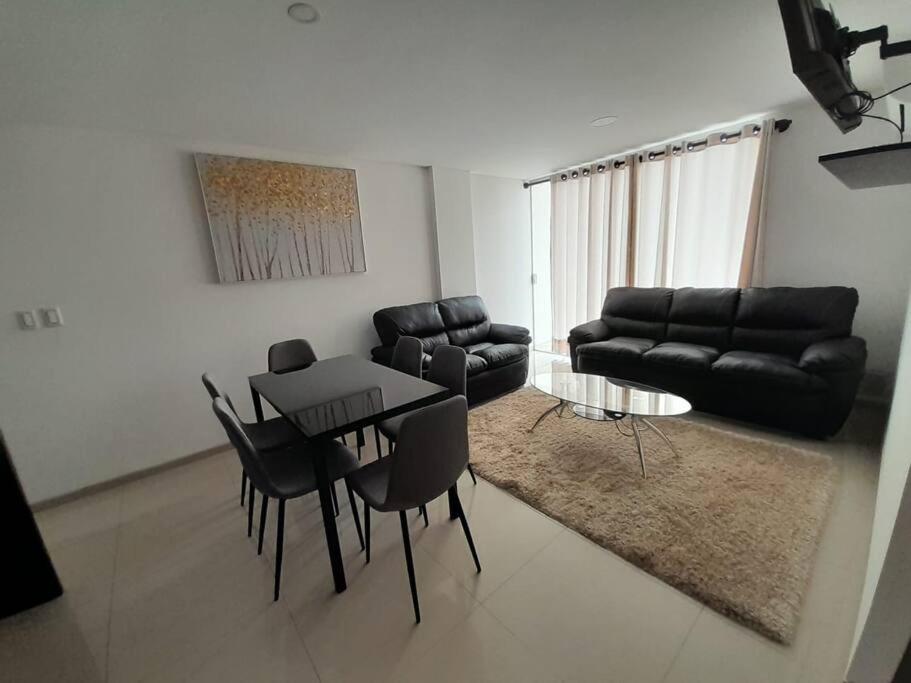 Elegante departamento en Urbarí - Cond. Aruma photo 2
