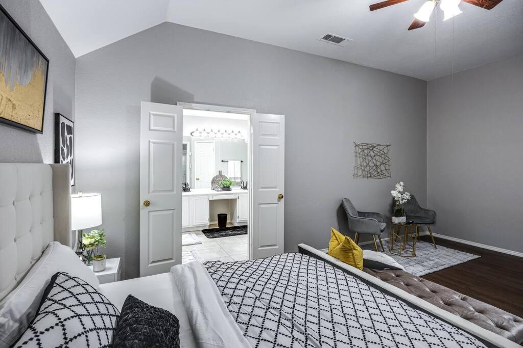Entire Home Hosted By Jennifer photo 3