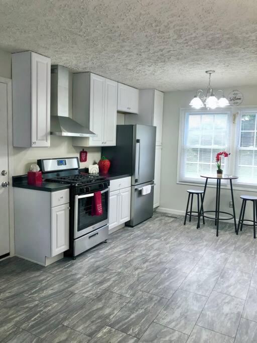 Trestle Creek Farm- farmhouse suite photo 4