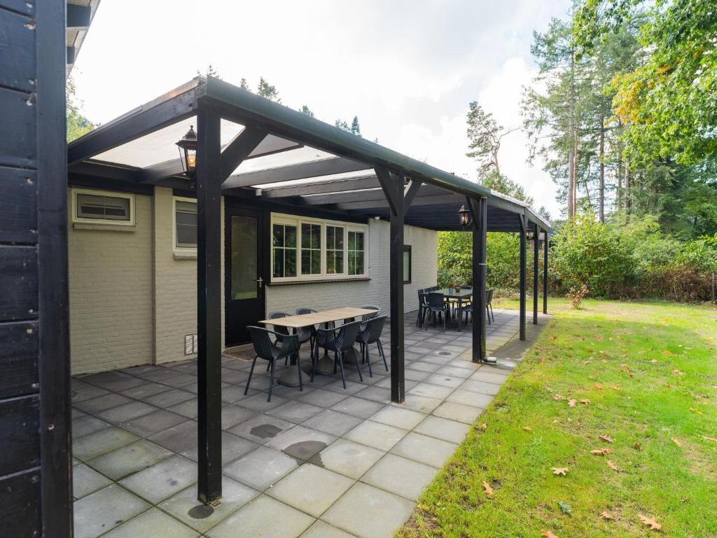 Beautiful holiday home in Lochem with garden photo 2