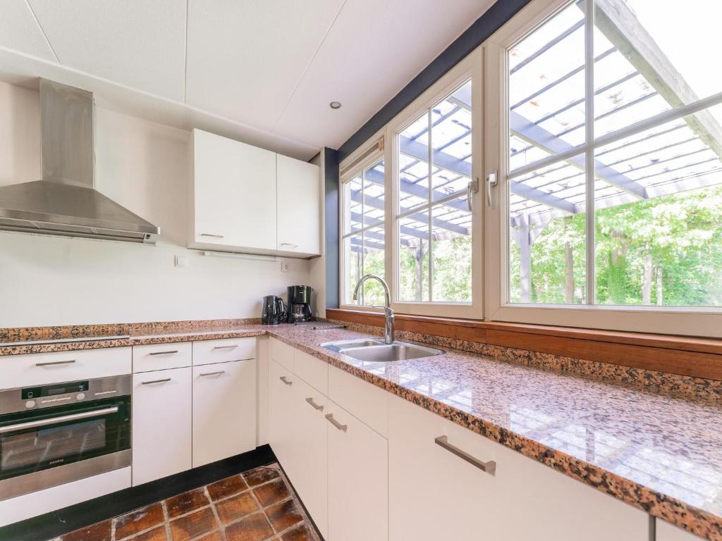 Beautiful holiday home in Lochem with garden photo 4