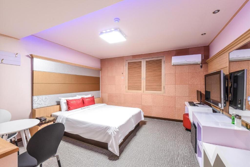 Sharp Hotel Jeonju photo 1