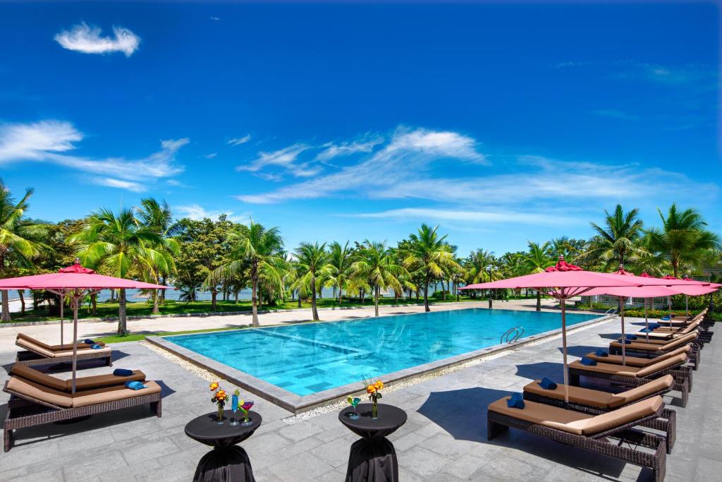 Khách sạn Paradise Suites 