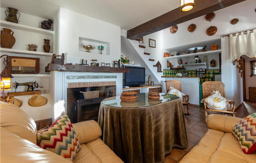 Stunning Home In Iznajar With Wifi, Outdoor Swimming Pool And Swimming Pool photo 4