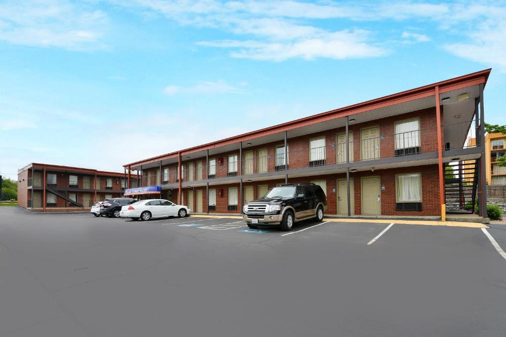 Americas Best Value Inn Nashville Downtown image
