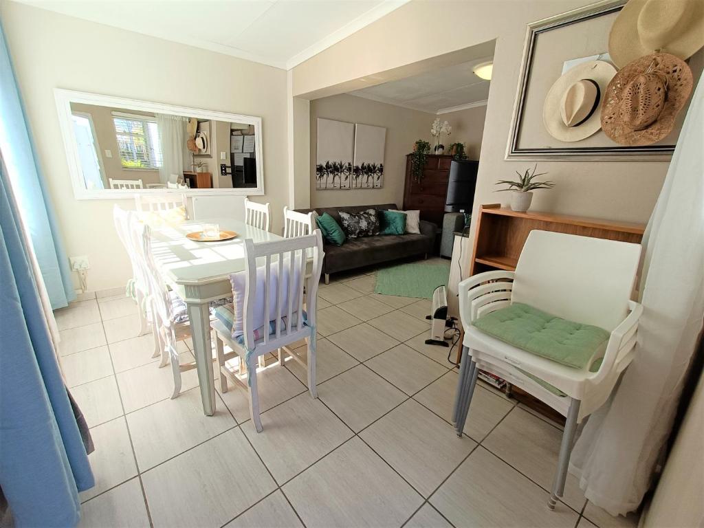 Private Loadshedding free Cottage, Fibre WiFi, Braai, Netflix, Security Deposit applies photo 4