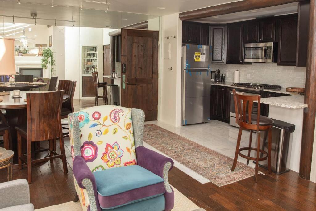 Aspen Stash Pad with Fireplace, Parking, W/D photo 3
