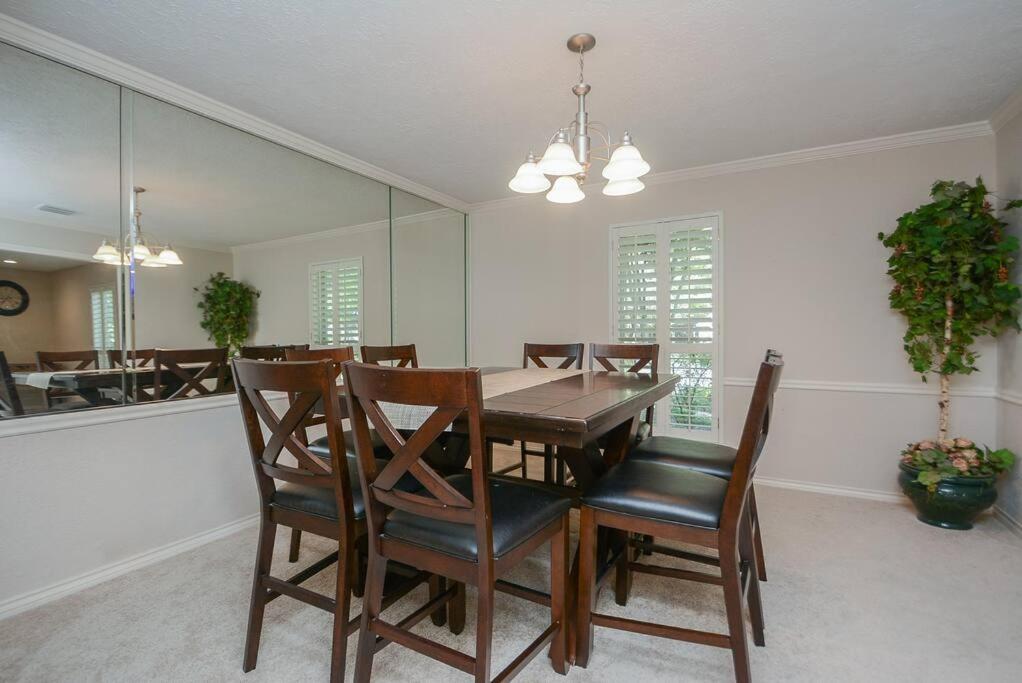 Beautiful Woodlands House Near Mall, Riverwalk! photo 2