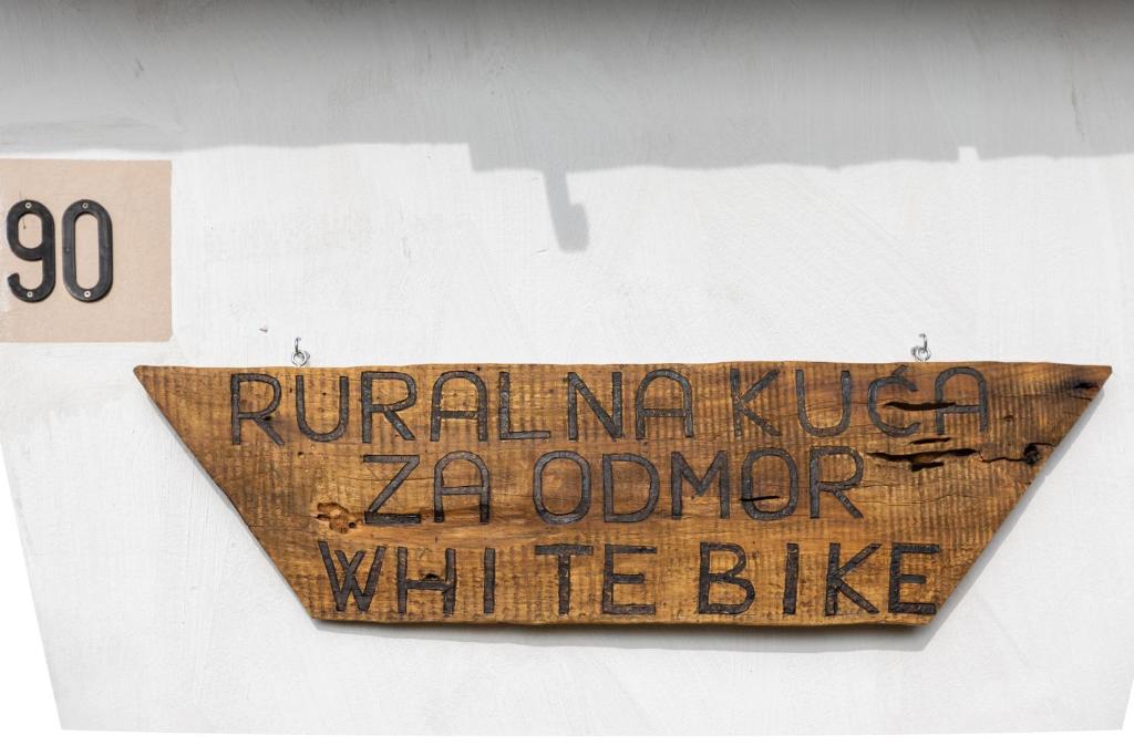 Ruralna kuća za odmor White bike photo 1
