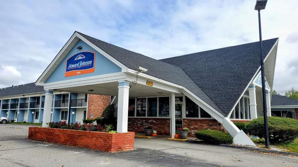 Howard Johnson by Wyndham Bangor image