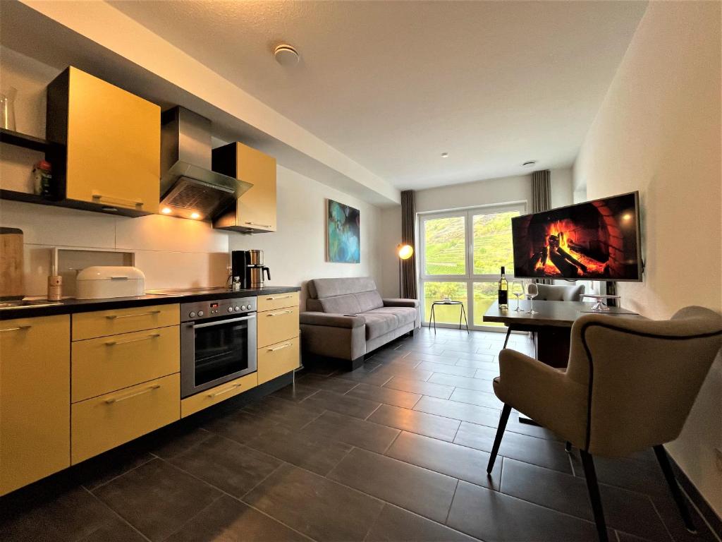 Moselpromenade Villa Moselufer, Panorama & Burg Cochem Blick, Netflix, Balkon photo 3
