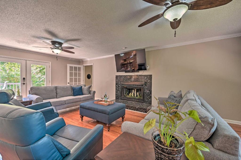 Central Villa with Game Room and Deck - Near Lakes! photo 1