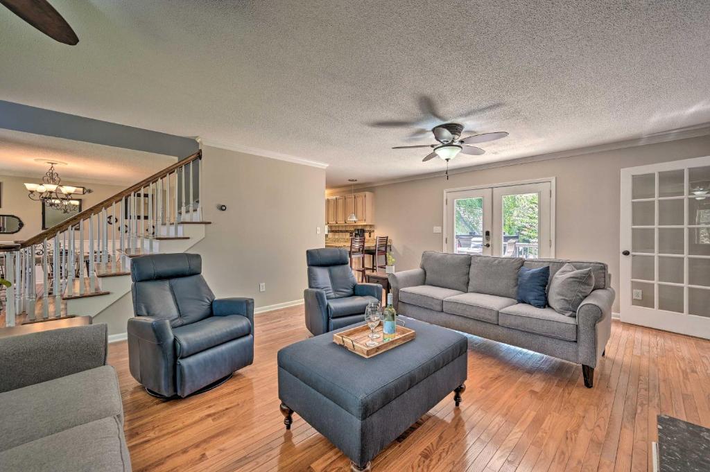 Central Villa with Game Room and Deck - Near Lakes! photo 4