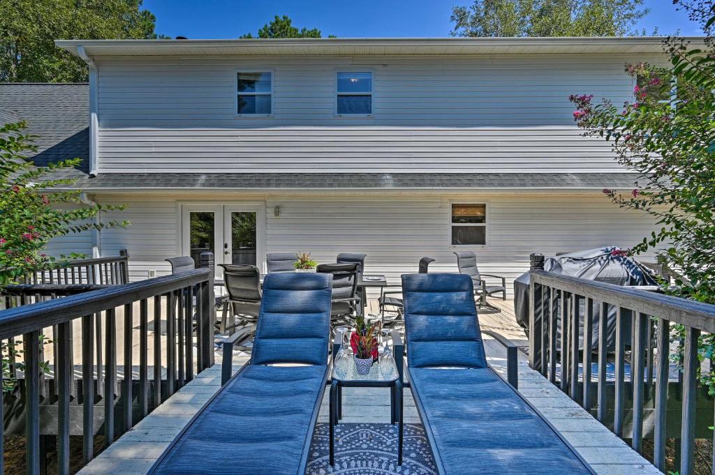 Central Villa with Game Room and Deck - Near Lakes! photo 2