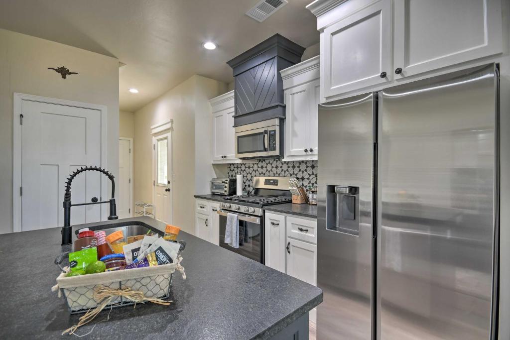 Bright Amarillo Townhome Near Parks and Town! photo 1
