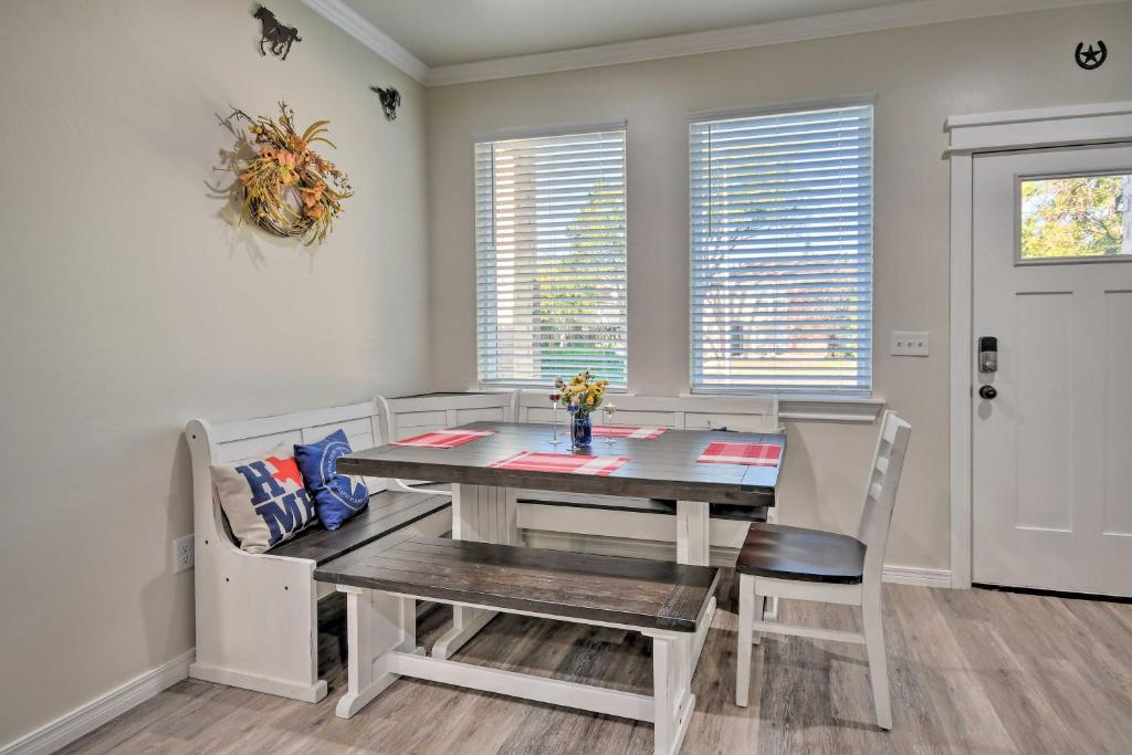 Bright Amarillo Townhome Near Parks and Town! photo 2