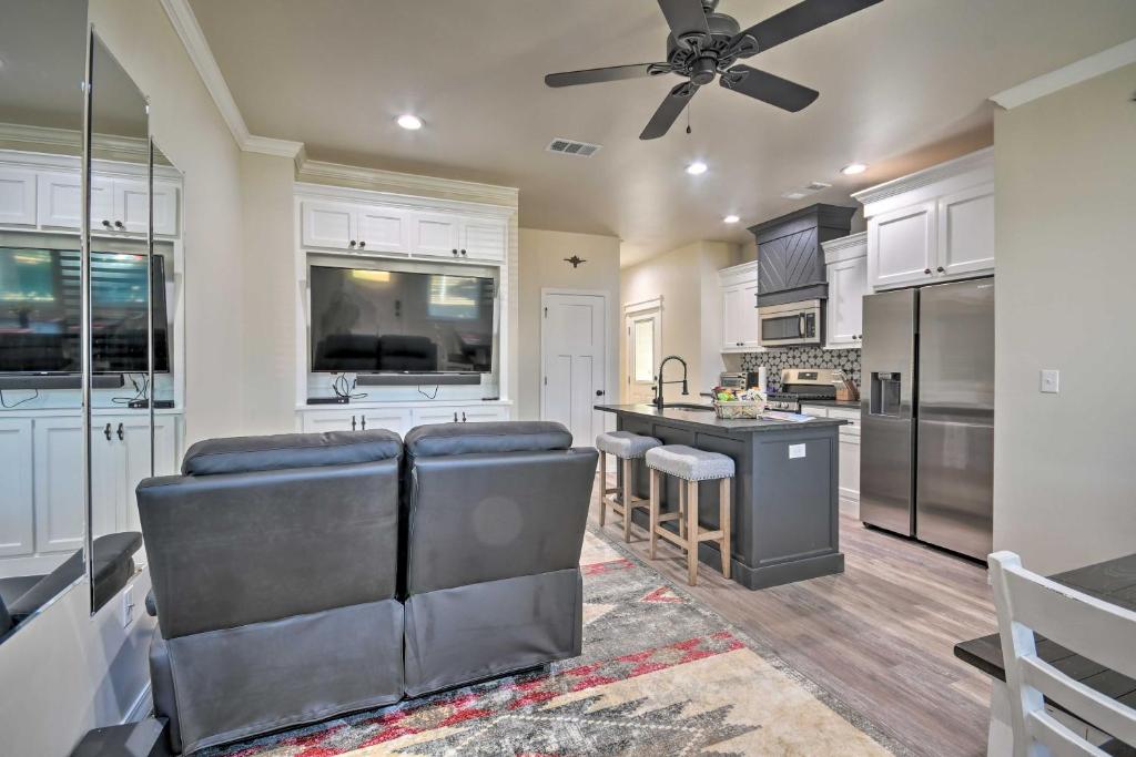 Bright Amarillo Townhome Near Parks and Town! photo 3