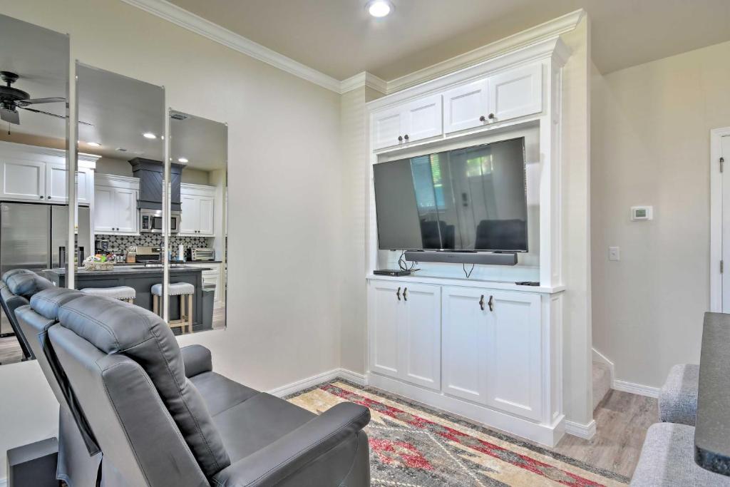 Bright Amarillo Townhome Near Parks and Town! photo 4