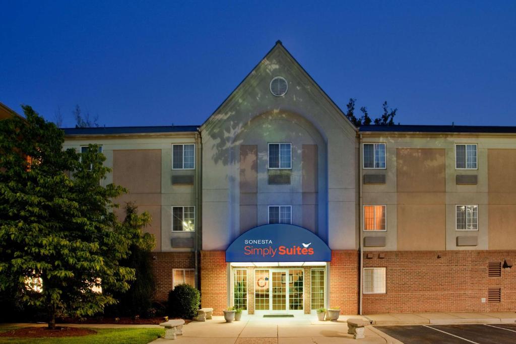 Sonesta Simply Suites Hampton photo 1