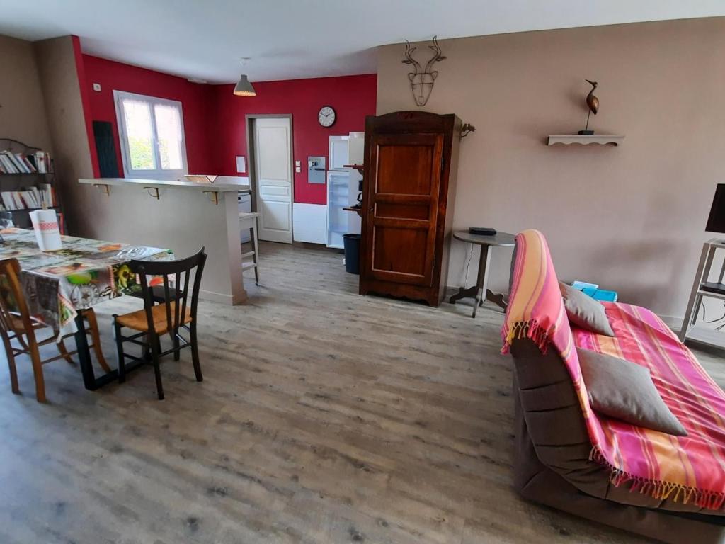 Maison La Roche-Posay, 4 pièces, 9 personnes - FR-1-541-46 photo 1