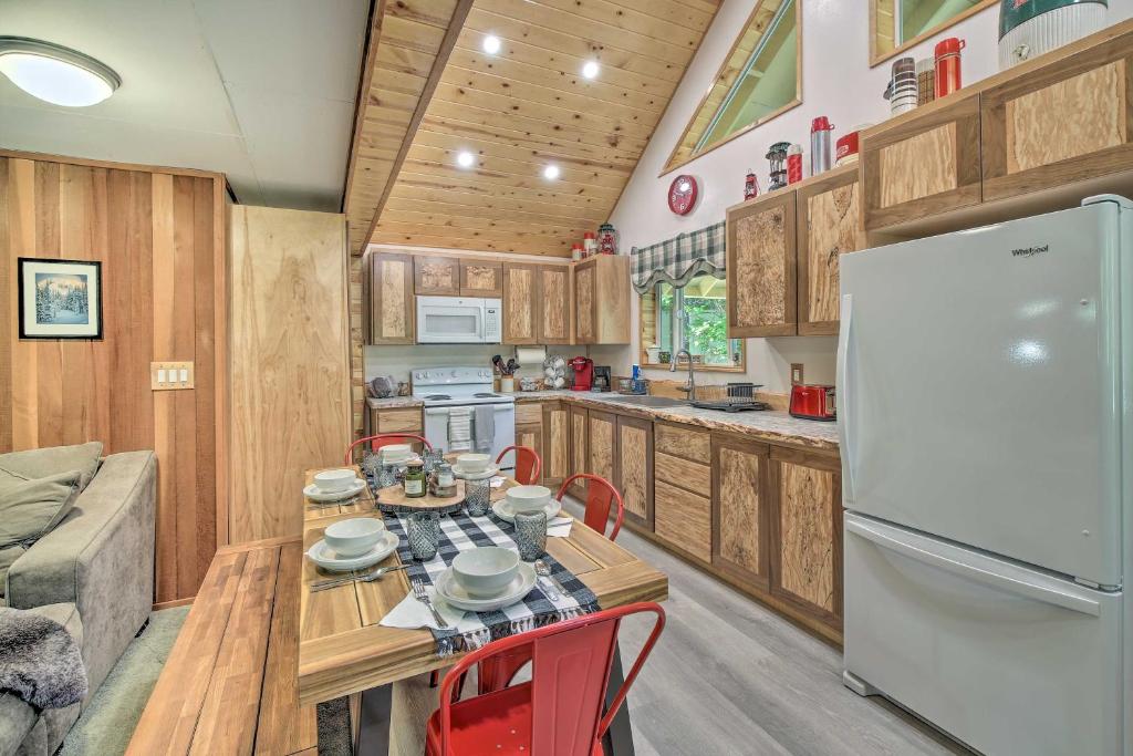 Wandering Elk Cabin Retreat with Golf Access! photo 2