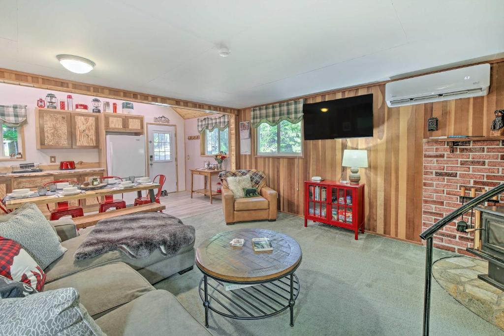 Wandering Elk Cabin Retreat with Golf Access! photo 3