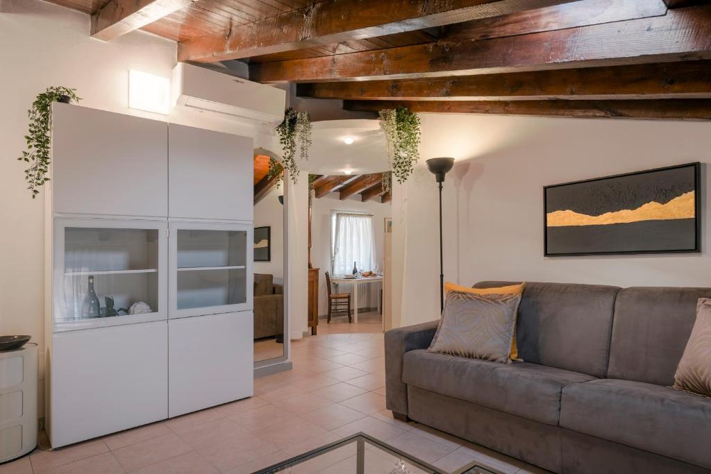 Lovely Mansard Iseo Portelle Holiday with private parking