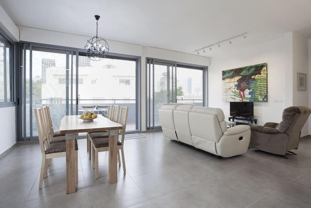 Beautifull 2BR In Pinsker by Holiday-rentals