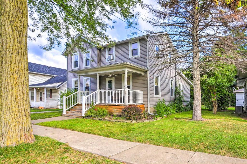 Sweetwater Hideaway - Blocks to Lake Erie!